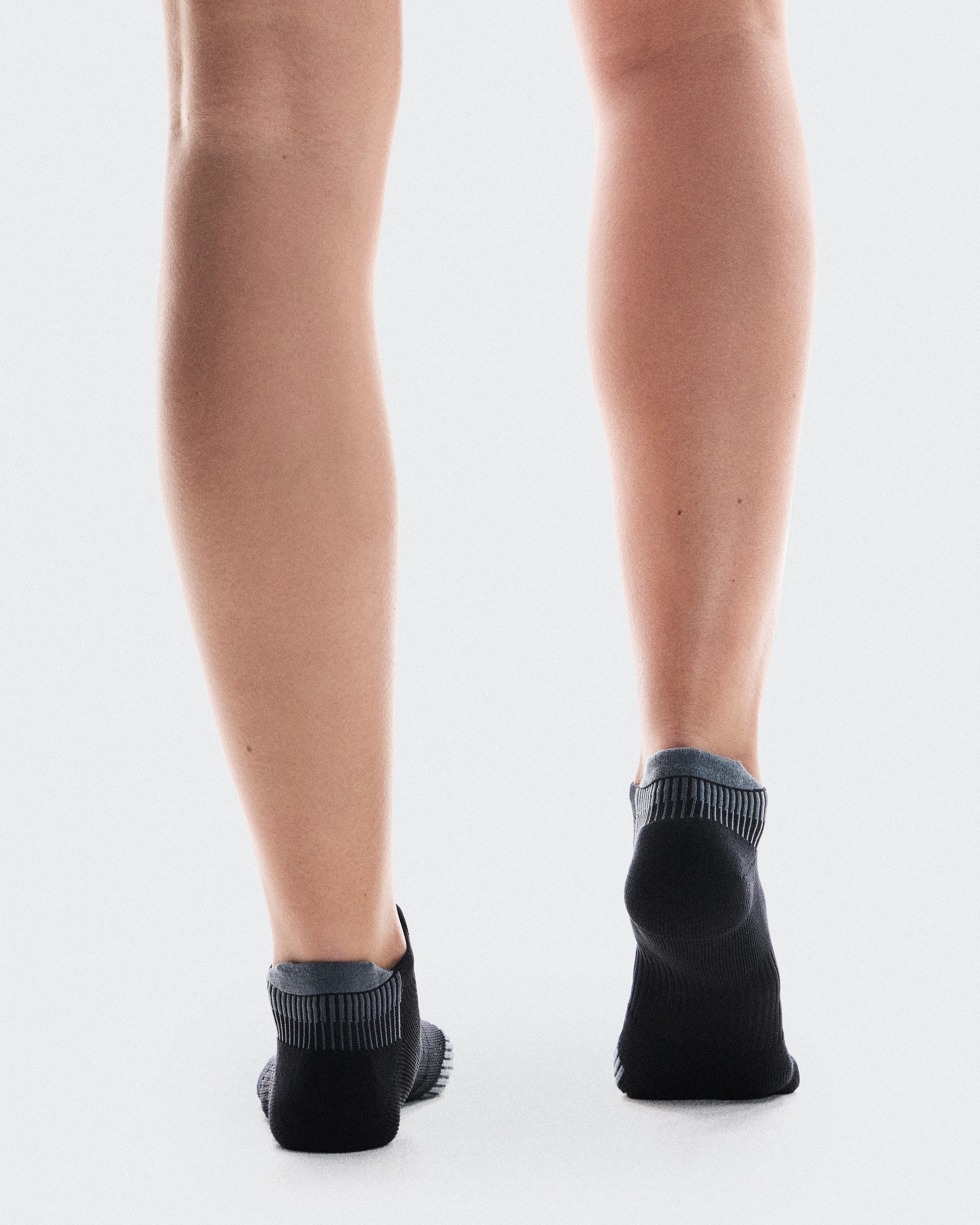 On Performance Run Sock Low (Unisex) - Image 3