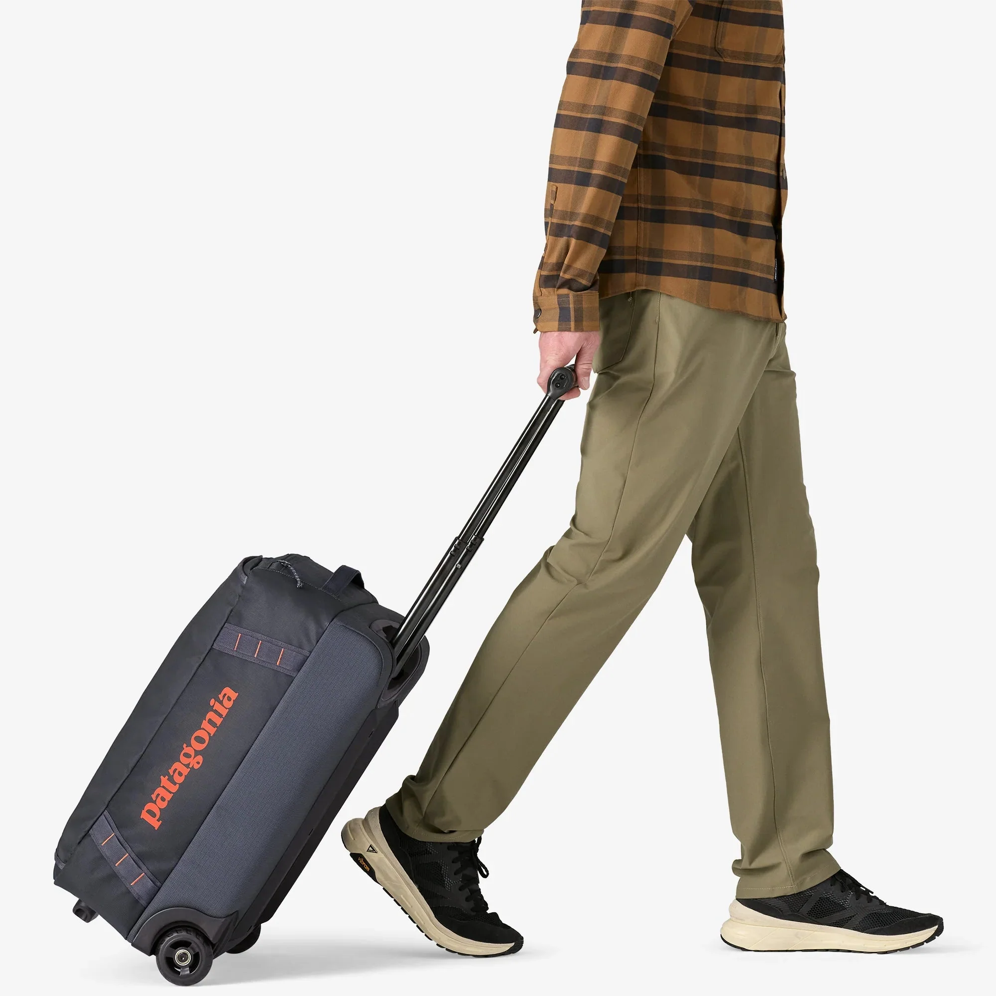 Patagonia Black Hole Wheeled Duffel 40L - Image 10